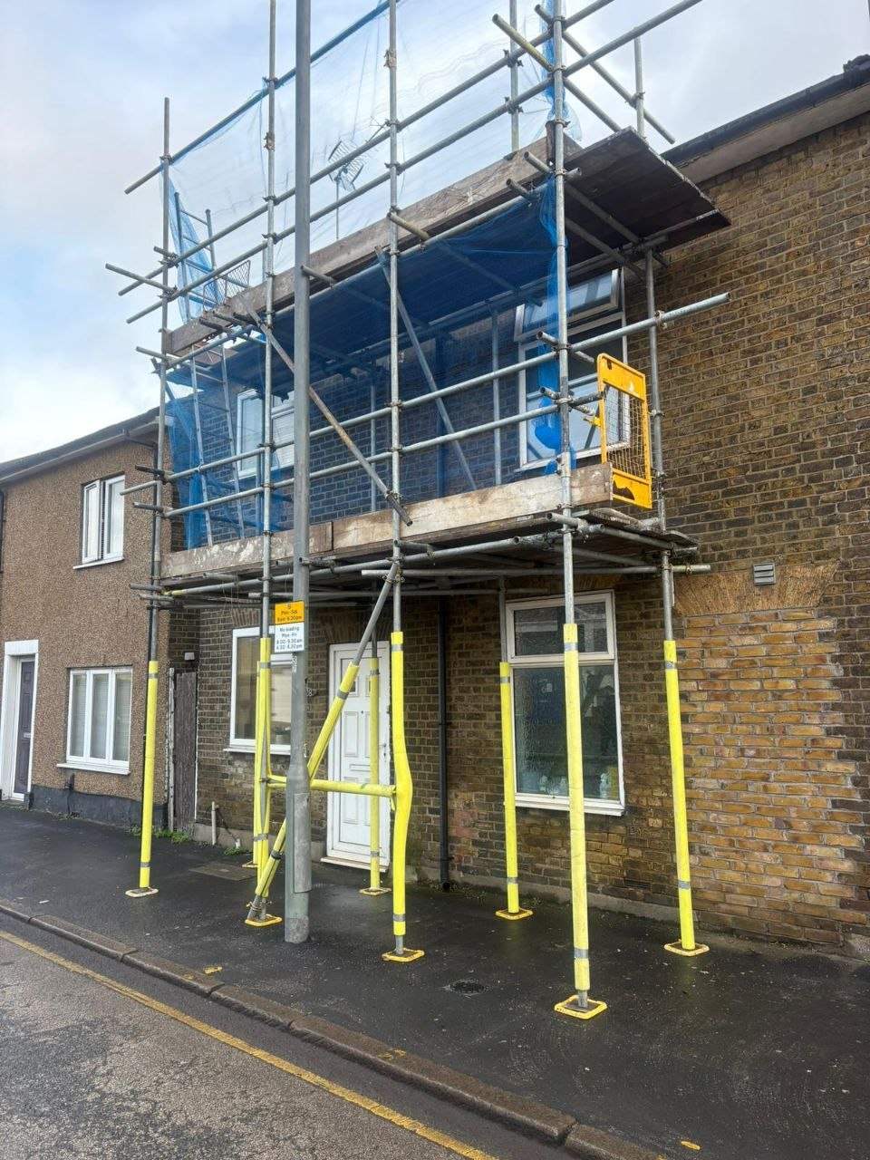 Front elevation scaffolding for a residential property refurbishment
